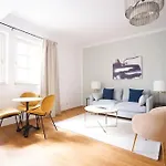 In Der Innenstadt I 3 Minutes To Metro