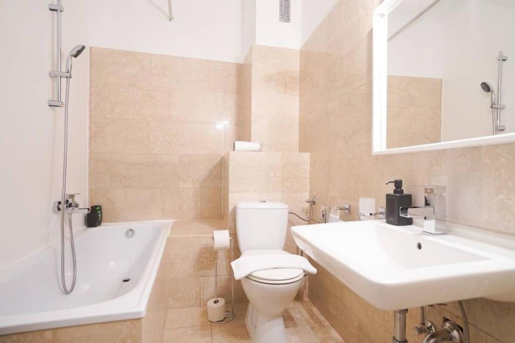 In Der Innenstadt I 3 Minutes To Metro Apartment