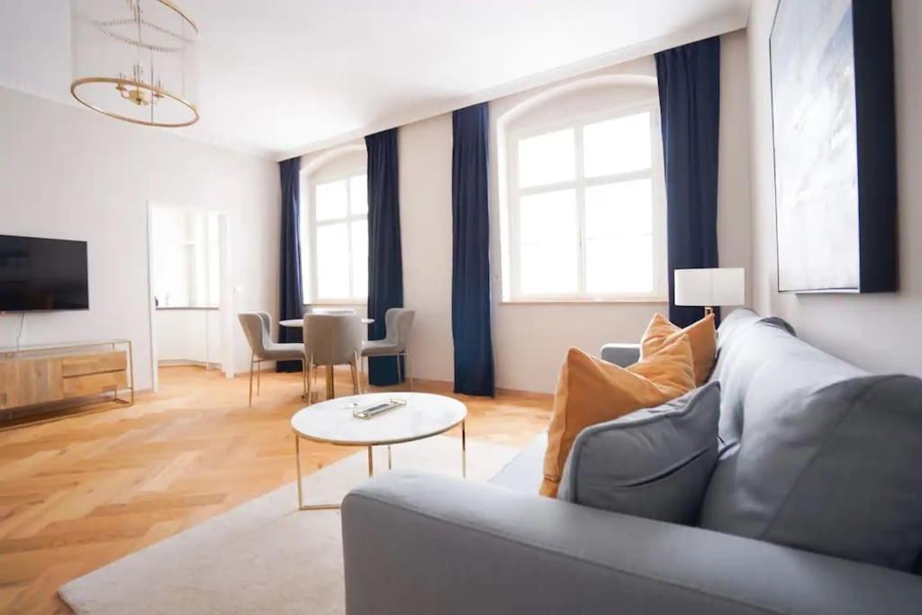 In Der Innenstadt I 3 Minutes To Metro